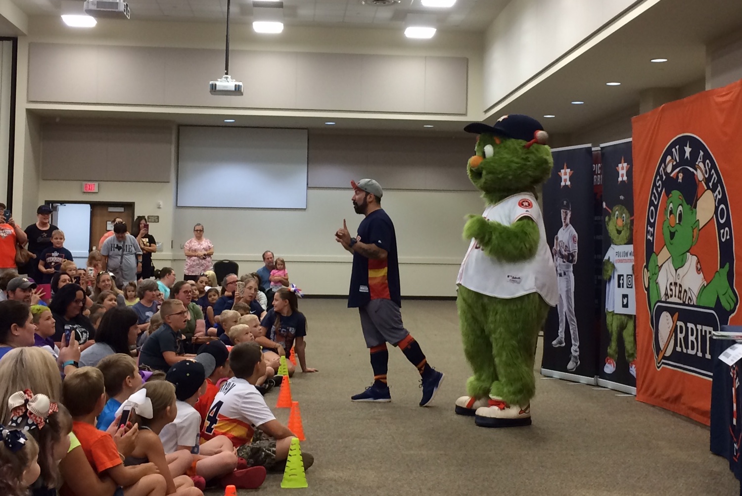 Astros' mascot Orbit coming to Dayton library