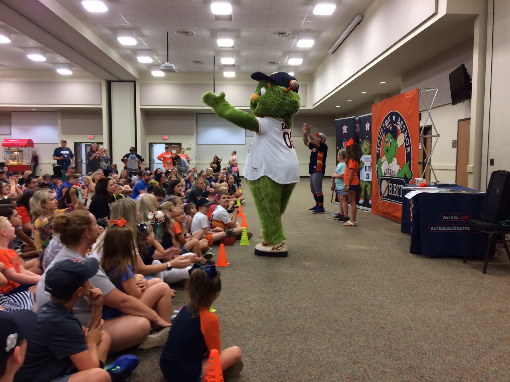 Astros' mascot Orbit coming to Dayton library